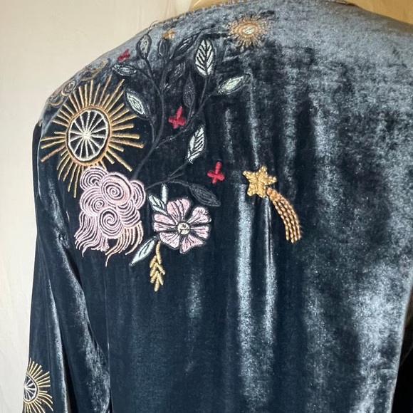 Johnny Was heavily embroidered Selah Velvet Kimono Sleeve Top In Jasper NWT RARE - Picture 15 of 16